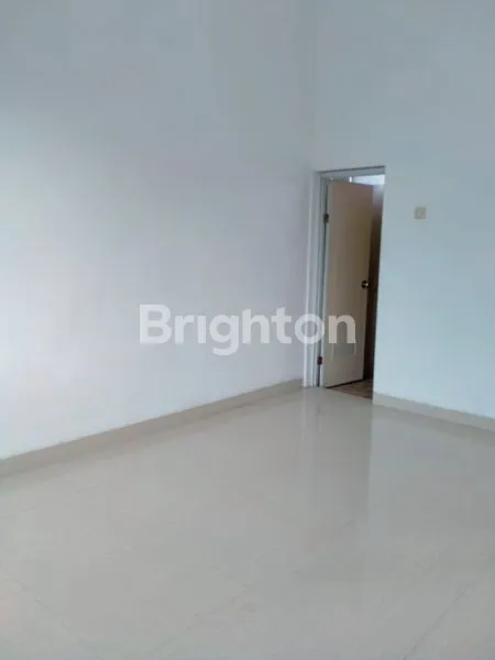 image RUMAH 2 LANTAI,BERSIH DAN SIAP PAKAI,DEKAT TRANSMART,ONE GATE SYSTEM,ROW JALAN 10M (1)