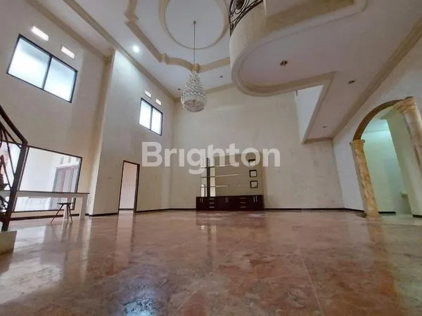 image RUMAH MEWAH TERAWAT SIAP HUNI (6)