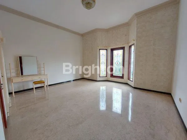 image RUMAH MEWAH TERAWAT SIAP HUNI (2)