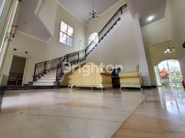 image RUMAH MEWAH DENGAN KOLAM RENANG DI DIENG MALANG (3)