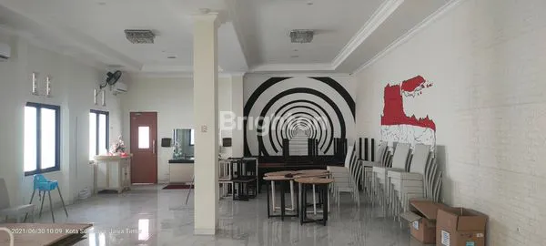 image LOKASI STRATEGIS PINGGIR JALAN BISA DI BUAT KANTOR ATAU RESTO (2)