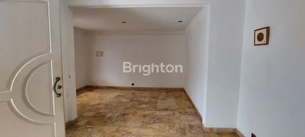 image RUMAH TINGKAT 2  MARMER 4 KAMAR TIDUR KELAPA GADING (3)