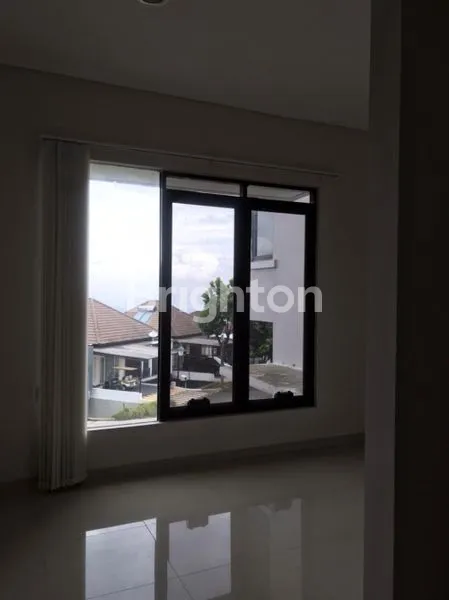 image RUMAH LUX AMAN DAN TERAWAT DI KAWASAN RESORT DAGO PAKAR BANDUNG (13)