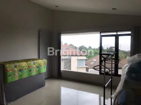 image RUMAH LUX AMAN DAN TERAWAT DI KAWASAN RESORT DAGO PAKAR BANDUNG (10)