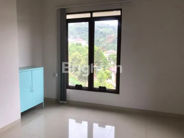 image RUMAH LUX AMAN DAN TERAWAT DI KAWASAN RESORT DAGO PAKAR BANDUNG (9)