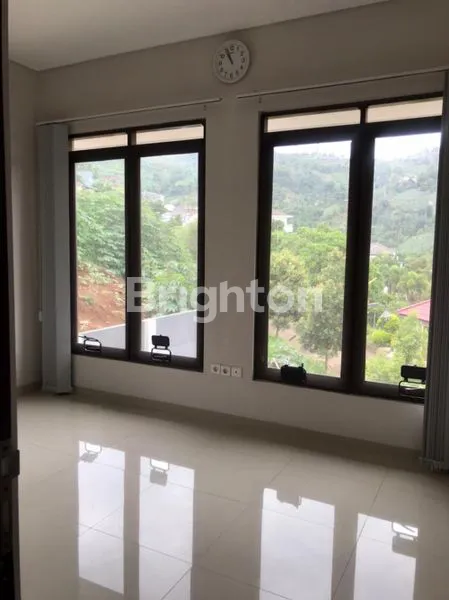 image RUMAH LUX AMAN DAN TERAWAT DI KAWASAN RESORT DAGO PAKAR BANDUNG (7)