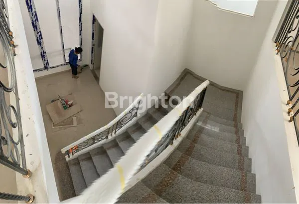 image BRAND NEW FANTASTIC HOME LIVING (1)