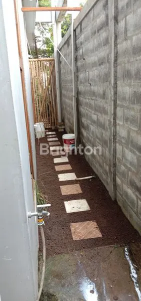 image DESAIN RUMAH UNIK & MEMILIKI BANYAK JENDELA UNTUK SIRKULASI CAHAYA & UDARA (3)