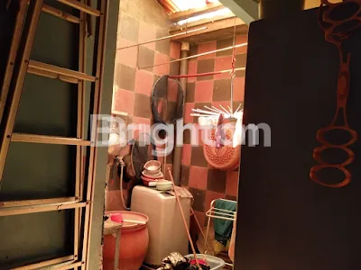 image RUMAH SIAP HUNI,DENGAN ATAU PERABOT BISA DAN AC DITINGGAL. CARPORT 1 MOBIL (1)