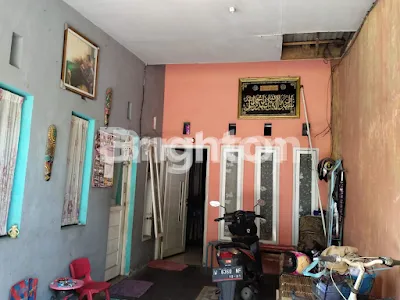 image RUMAH SIAP HUNI,DENGAN ATAU PERABOT BISA DAN AC DITINGGAL. CARPORT 1 MOBIL (4)