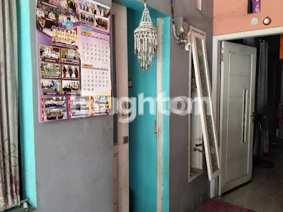 image RUMAH SIAP HUNI,DENGAN ATAU PERABOT BISA DAN AC DITINGGAL. CARPORT 1 MOBIL (7)