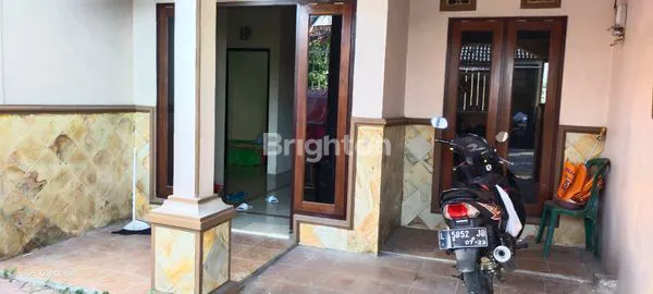 image SECONDARY RUMAH 2 LANTAI CIAMIK,BONUS ISI FURNISHED, HARGA TURUN DRASTIS (2)