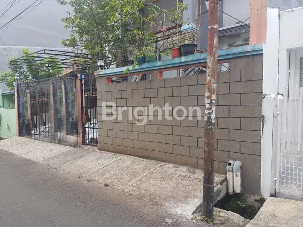 image RUMAH TOMANG 2.5LANTAI SEMI FURNISH DI JAKARTA BARAT (2)