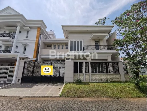 image RUMAH CANTIK 2 LANTAI SIAP HUNI DEKAT CLUB HOUSE DI ARAYA MALANG (1)