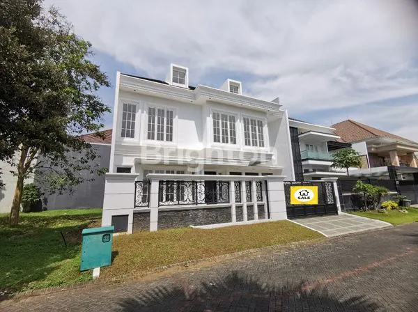 image RUMAH CANTIK DESIGN MENARIK BANGUNAN LEGA DI VILLA GOLF BOULEVARD ARAYA MALANG (1)