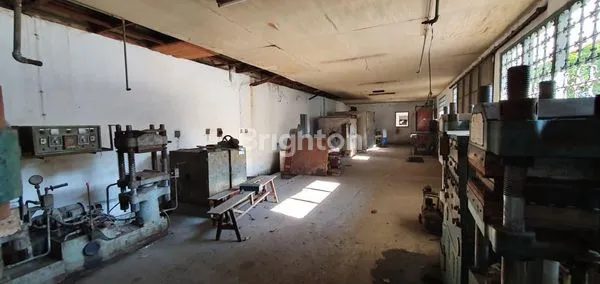 image GUDANG LUAS HARGA MURAH ADA 4 GUDANG BISA D SEWA SEBAGIAN (6)