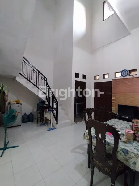 image RUMAH MINIMALIS 2 LANTAI SIAP HUNI, FULL FURNISHED, DKT ITS, UHT, OEER (2)
