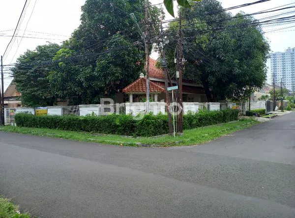 image RUMAH HOEK DI TOSIGA KEMANGGISAN JAKARTA BARAT (2)