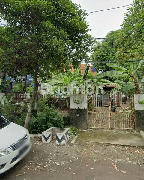 image RUMAH HITUNG TANAH JL TEUKU UMAR SBY (1)