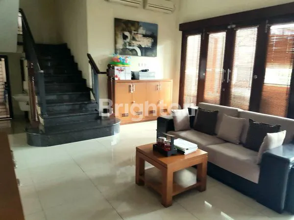 image RUMAH MEWAH 3 LANTAI FULL FURNISAH DENGAN KOLAM RENANG DI  ANGSANA DURI KEPA JAKARTA BARAT (8)