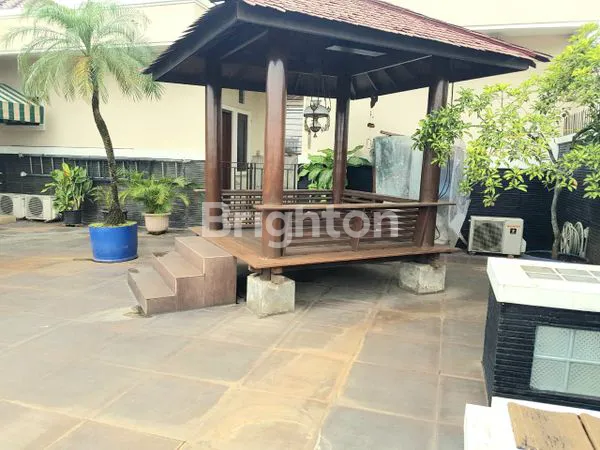 image RUMAH MEWAH 3 LANTAI FULL FURNISAH DENGAN KOLAM RENANG DI  ANGSANA DURI KEPA JAKARTA BARAT (7)