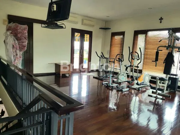 image RUMAH MEWAH 3 LANTAI FULL FURNISAH DENGAN KOLAM RENANG DI  ANGSANA DURI KEPA JAKARTA BARAT (6)