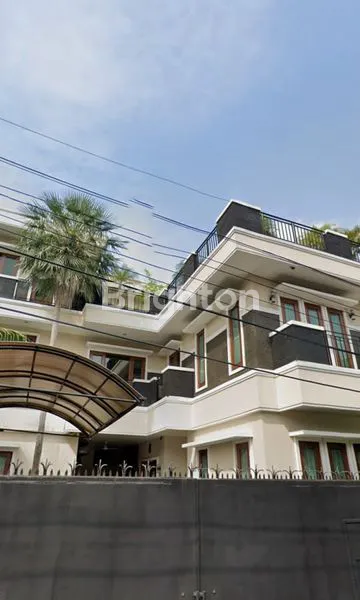image RUMAH MEWAH 3 LANTAI FULL FURNISAH DENGAN KOLAM RENANG DI  ANGSANA DURI KEPA JAKARTA BARAT (2)