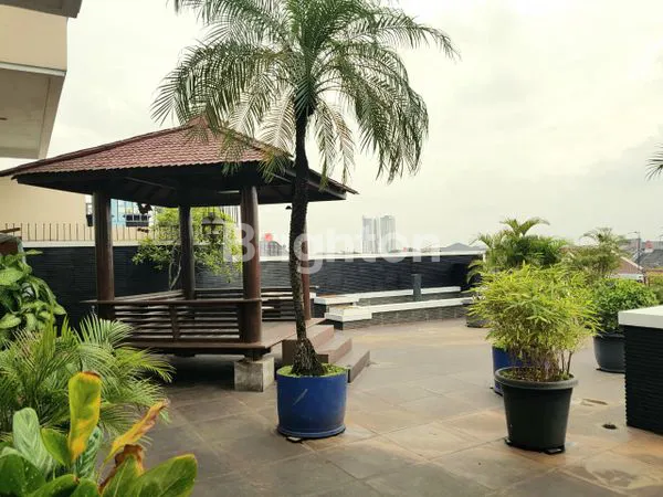 image RUMAH MEWAH 3 LANTAI FULL FURNISAH DENGAN KOLAM RENANG DI  ANGSANA DURI KEPA JAKARTA BARAT (3)