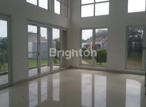 image RUMAH BARU MINIMALIS 3 LANTAI SPLIT LEVEL, CLUSTER GREENCOVE, DI PUSAT BSD CITY DI LENGKAPI DENGAN KOLAM RENANG (2)