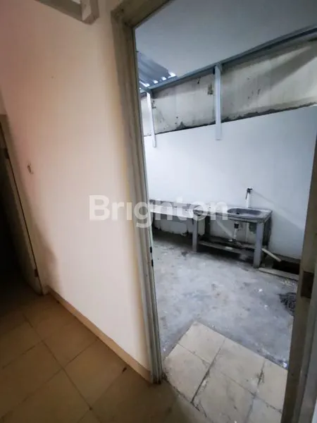 image RUKO STRATEGIS DUA LANTAI DI PASAR SEGAR (4)