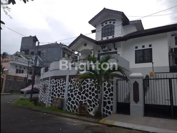 image HOOK BESAR DALAM PERUMAHAN ELIT (8)