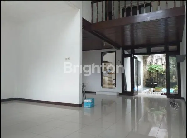 image HOOK BESAR DALAM PERUMAHAN ELIT (2)