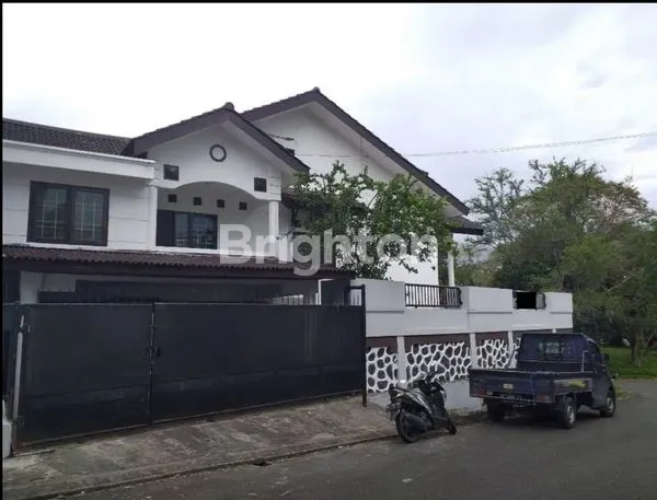 image HOOK BESAR DALAM PERUMAHAN ELIT (1)