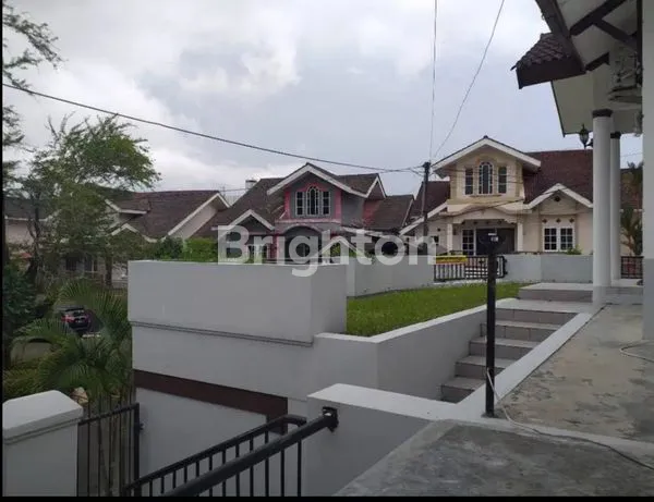 image HOOK BESAR DALAM PERUMAHAN ELIT (5)