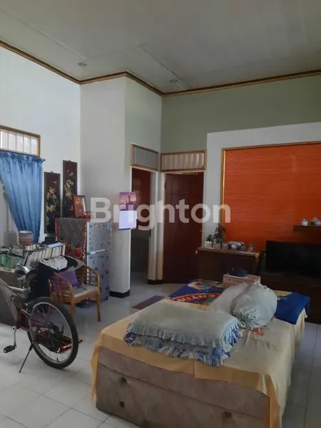 image RUMAH BANGUNAN INDAH,SIAP HUNI,1,5 LANTAI,LANTAI ATAS GUDANG,TERAS,CARPORT,BELAKANG KETUTUP TAPI MASIH ADA ANGIN2 DAN TERANG,ROW JALAN 8M,5 MENIT EXIT TOL,DELAT MALL PLAZA,RS,HOTEL ASTON,LOKASI SEKELILING NYAMAN (2)