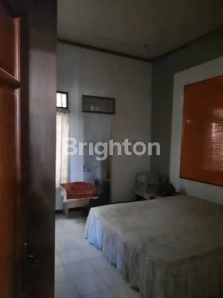 image RUMAH BANGUNAN INDAH,SIAP HUNI,1,5 LANTAI,LANTAI ATAS GUDANG,TERAS,CARPORT,BELAKANG KETUTUP TAPI MASIH ADA ANGIN2 DAN TERANG,ROW JALAN 8M,5 MENIT EXIT TOL,DELAT MALL PLAZA,RS,HOTEL ASTON,LOKASI SEKELILING NYAMAN (1)