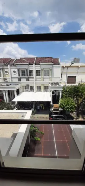 image RUMAH 3 LANTAI RAPI SIAP HUNI DI GADING GRANDE KELAPA GADING (6)