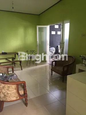image RUMAH TANAH DI HOOK,SIAP PAKAI,BERSIH,TERAWAT,LOKASI BAGUS,ROW LEBAR 8M,TENGAH KOTA (1)