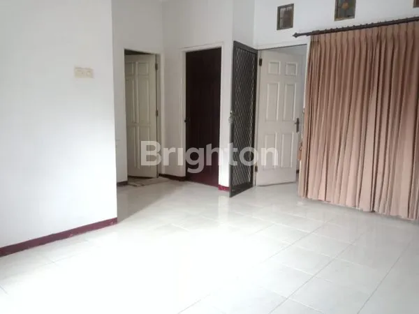 image RUMAH 1,5 LANTAI TERAWAT SIAP HUNI DI LINGKUNGAN NYAMAN PURI SURYA JAYA (3)