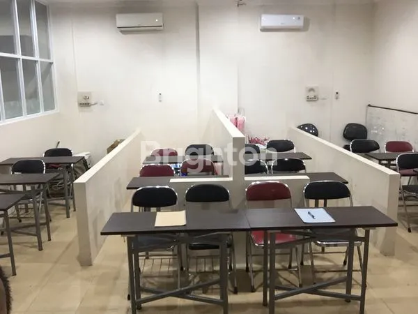 image RUMAH KELAPA NIAS, JAKARTA UTARA. HANYA LANTAI 1. TINGGI 1,5 METER DARI JALAN. TIDAK BANJIR. SANGAT LEGA. ROW JALAN 2 MOBIL. MURAH, NEGO (2)