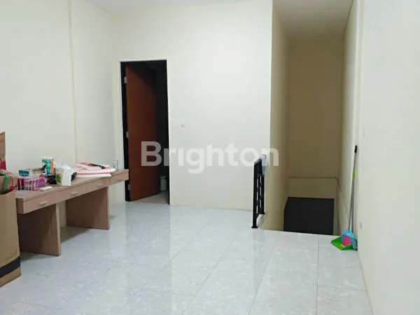 image RUKO SHM 3 LANTAI DHARMAHUSADA LOKASI BAGUS COCOK UNTUK SEGALA USAHA HARGA BISA NEGO (4)