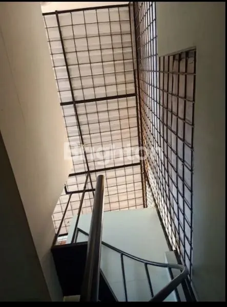 image RUMAH CANTIK DALAM CLUSTER SEVILLA BSD TANGERANG SELATAN (2)