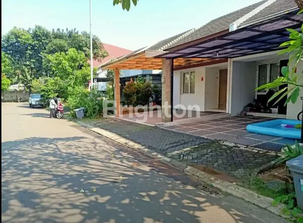 image RUMAH CANTIK DALAM CLUSTER SEVILLA BSD TANGERANG SELATAN (7)