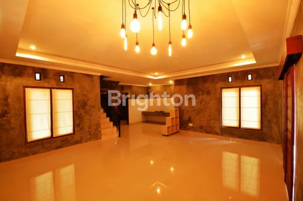 image RUMAH 2 LANTAI DI TAMAN GRIYA JIMBARAN BALI (3)