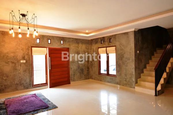 image RUMAH 2 LANTAI DI TAMAN GRIYA JIMBARAN BALI (4)