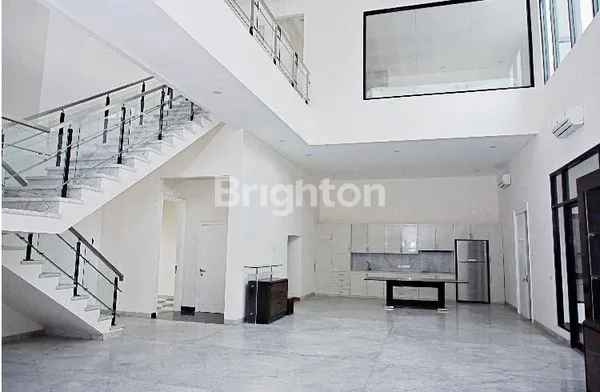 image RUMAH KECEH & CLEAN, DI KAWASAN ELITE LIPPO CIKARANG - SEMI FURNISHED (4)