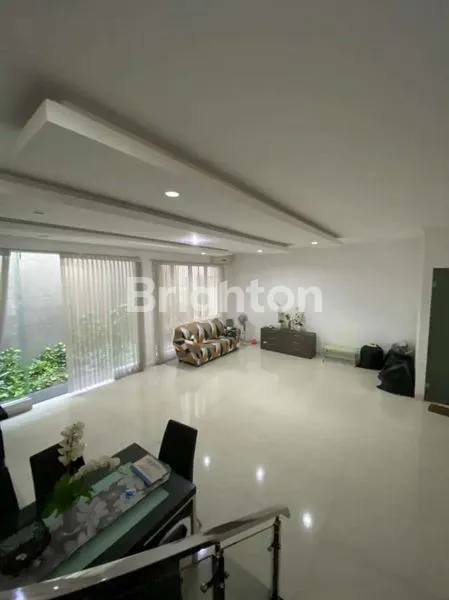 image FURNISHED RUMAH GAYUNGSARI BARAT (7)