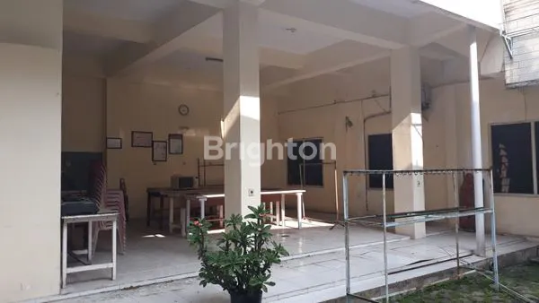 image GEDUNG PERKANTORAN 3 LANTAI BANYAK RUANGAN DI DEKAT MERR (1)