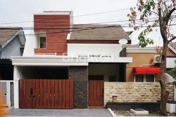 image RUMAH 1.5 LANTAI SIAP HUNI SEMI FURNISH (1)