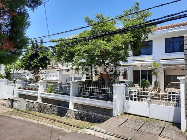 image RUMAH SUPER BIG SANGAT TERAWAT LOKASI FAVORIT DI BANDUNG ADA PAVILIUNNYA (1)
